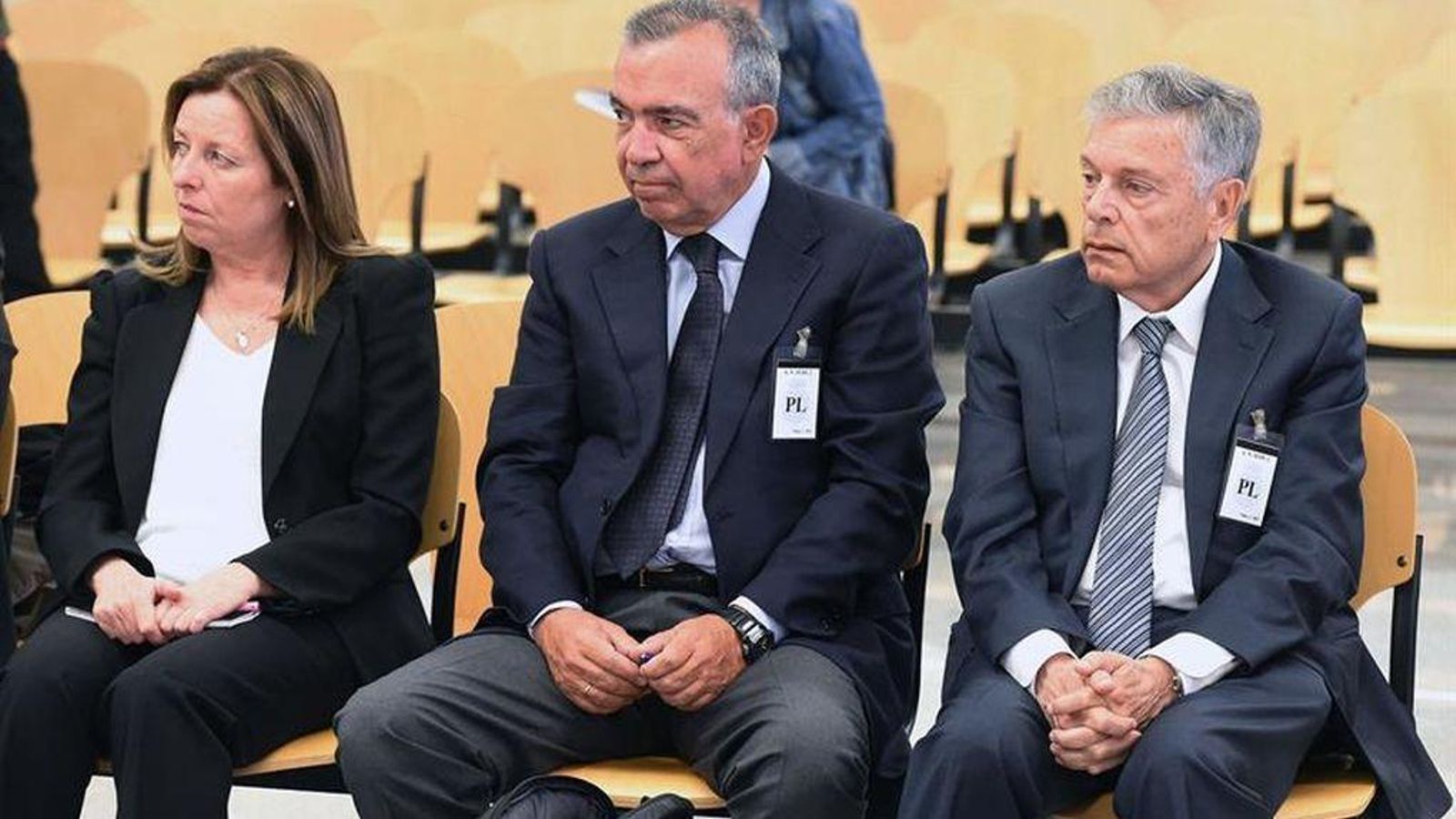 D'esquerra a dreta, els exdirectors de la Caixa d'Estalvis del Mediterrani, María Dolores Amorós, Roberto López Abad i Modesto Crespo.