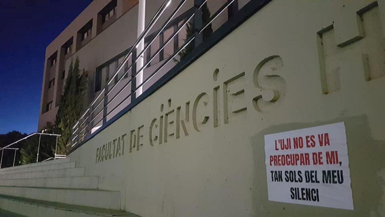 Imatge d'arxiu d'un cartell que s'ha penjat a la Universitat Jaume I