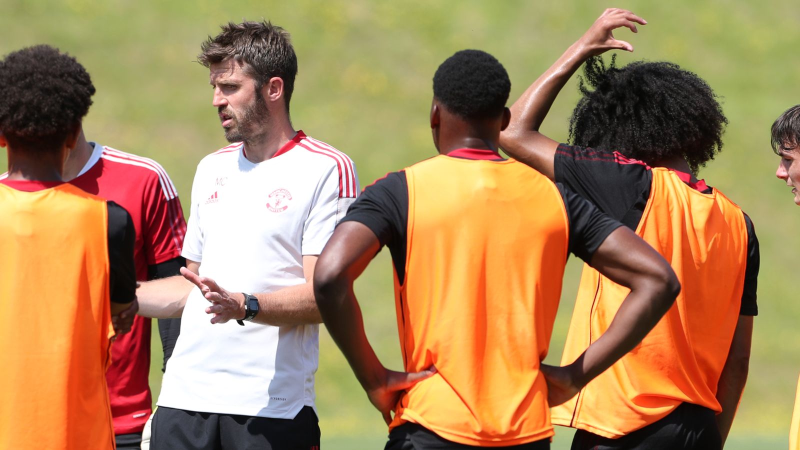 Michael Carrick dirigeix el seu primer entrenament com a primer tècnic del Manchester United