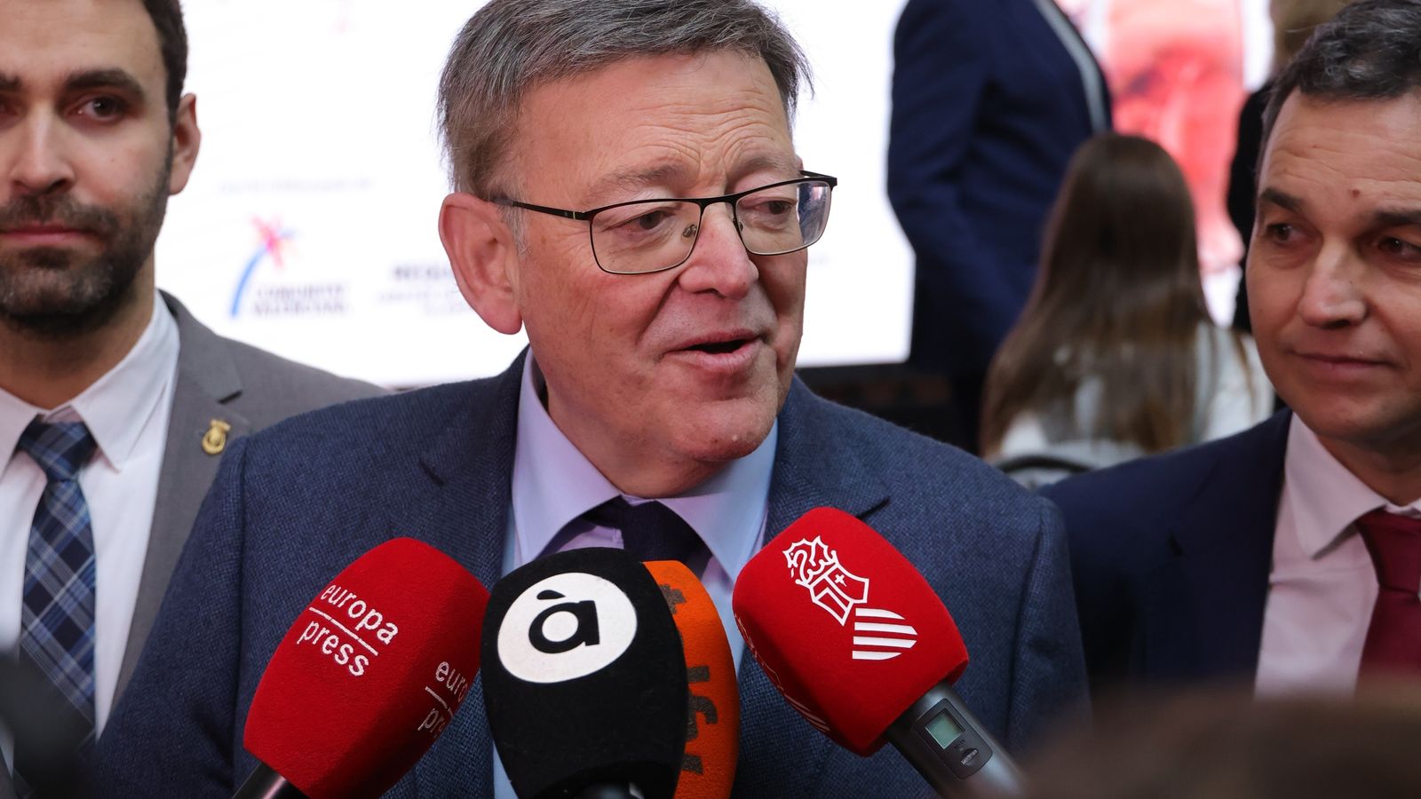 El president de la Generalitat, Ximo Puig, atén els mitjans després d'assistir a la VIII edició del Brindis del Cava de Requena