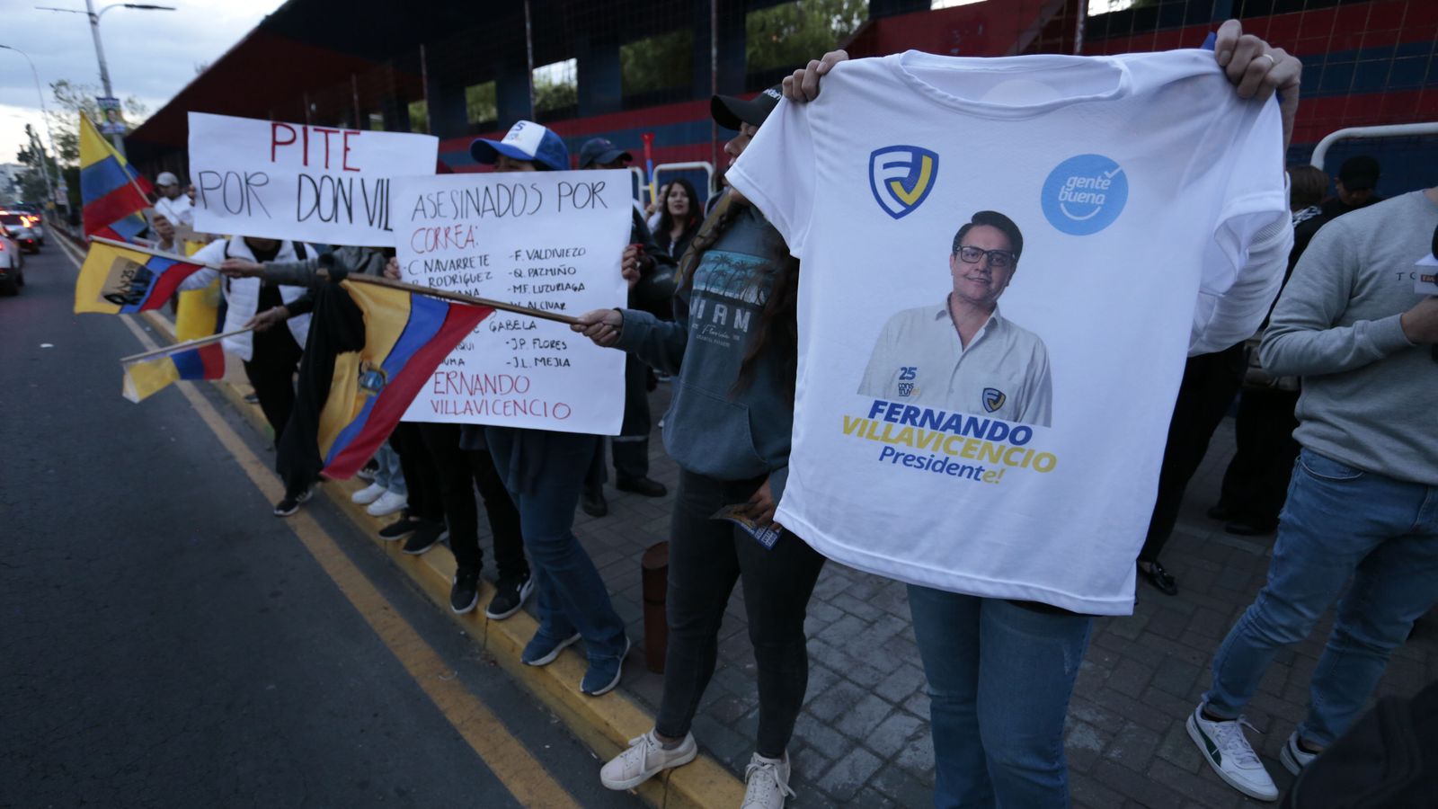 Simpatitzants de Villavicencio, assassinat aquest dimecres, prenen els carrers per a mostrar el seu afecte a Villavicencio