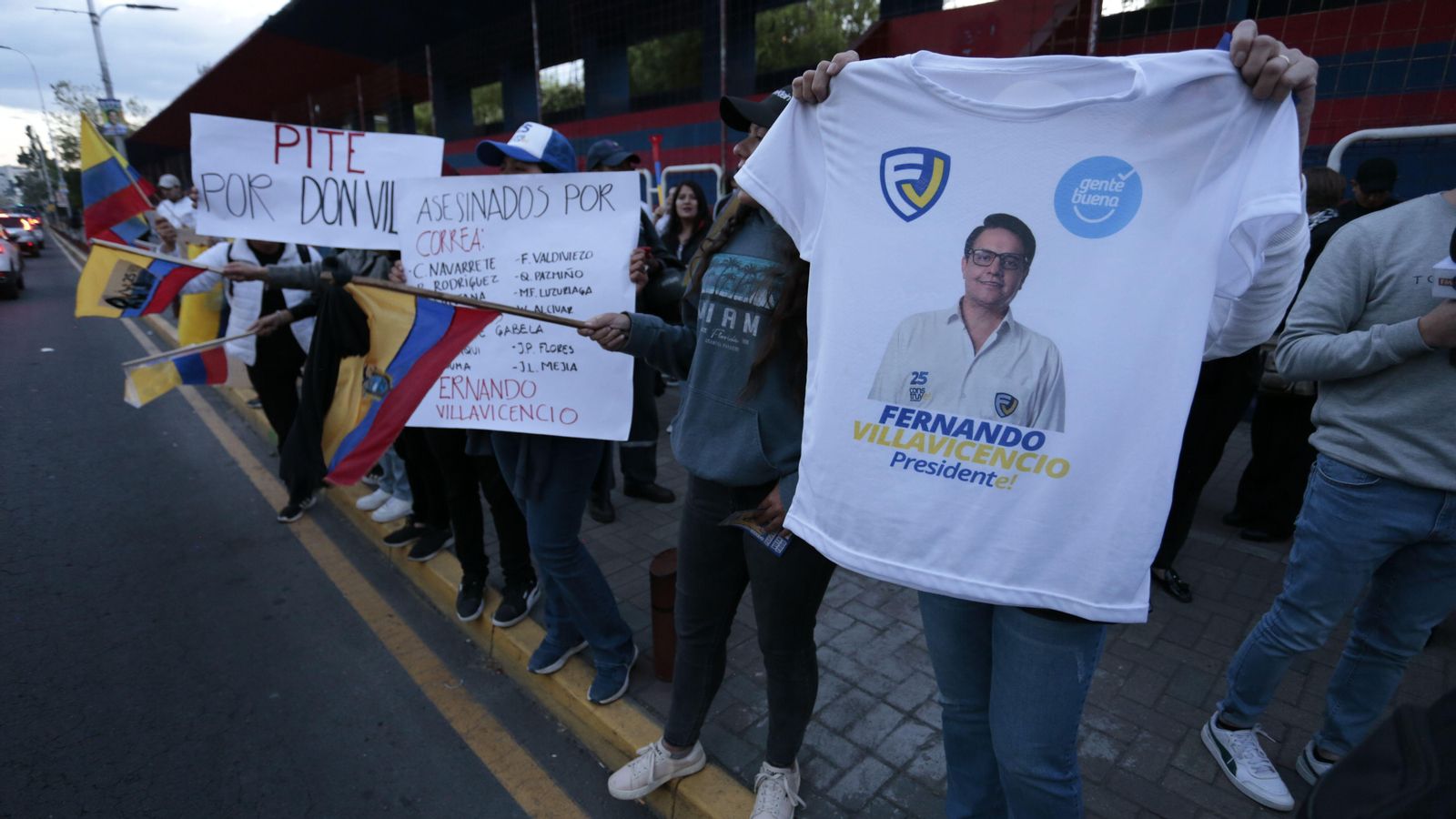Simpatitzants de Villavicencio, assassinat aquest dimecres, prenen els carrers per a mostrar el seu afecte a Villavicencio Simpatitzants de Villavicencio, assassinat aquest dimecres, prenen els carrers per a mostrar el seu afecte a Villavicencio