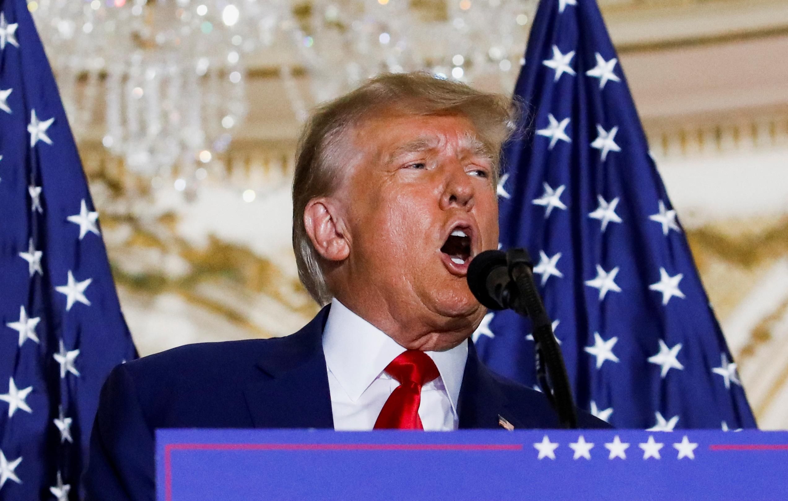 Trump parla des de la mansió de Mar-a-Lago, a Florida Trump parla des de la mansió de Mar-a-Lago, a Florida
