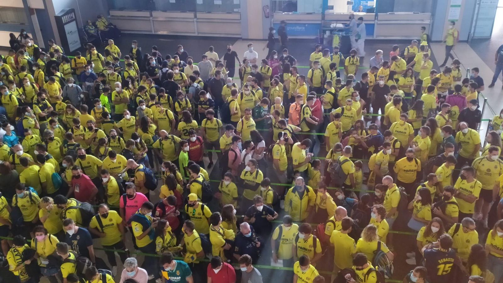 La marea grogueta vola direcció Belfast