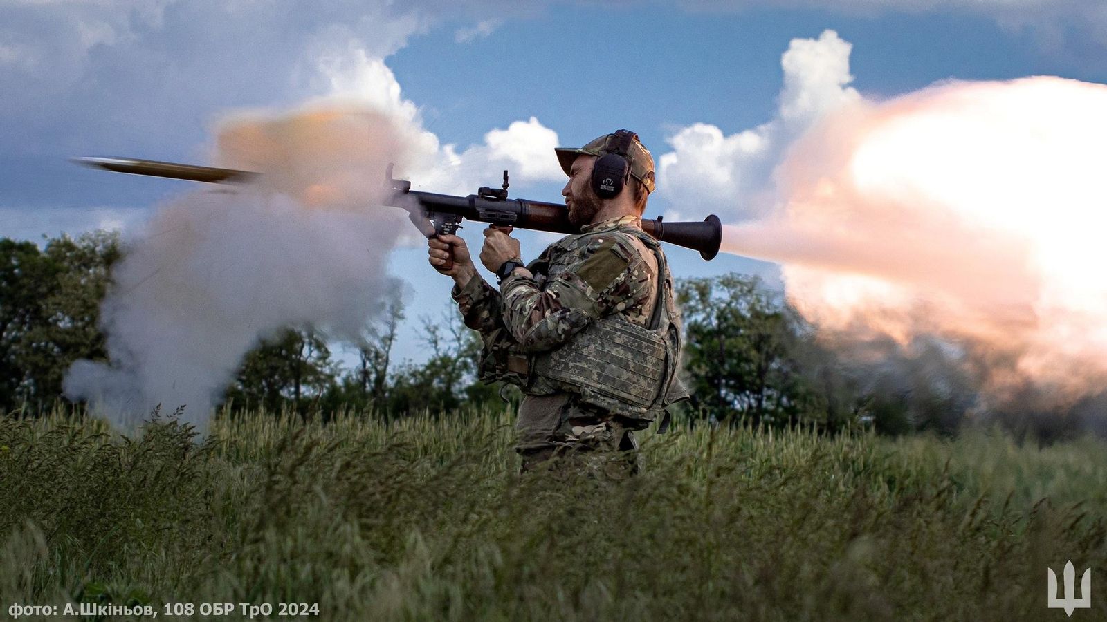 Un soldat ucraïnés disparant