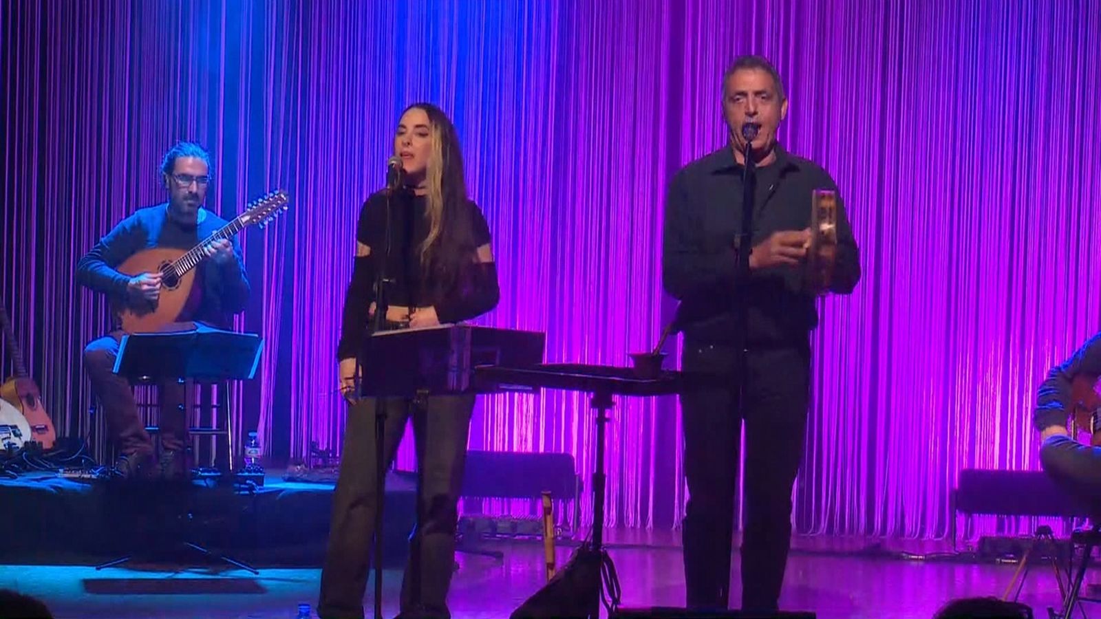 Pep Gimeno Botifarra ha représ esta vesprada de diumenge a la Font d'en Carròs la gira "Les veus secretes"