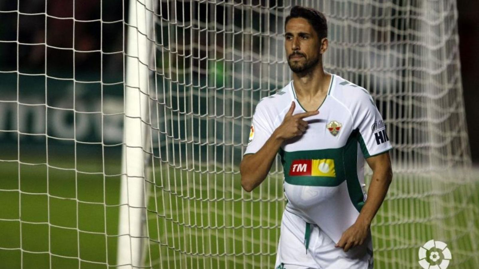 Fidel celebra el primer gol de l'Elx