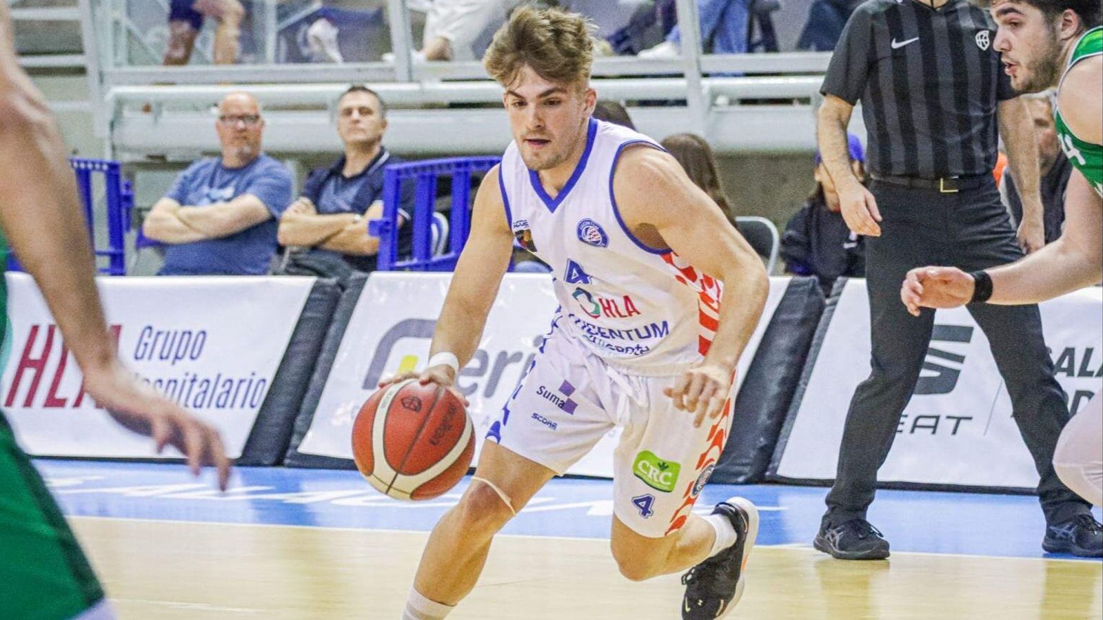 Carlos Velázquez, en una acció del partit