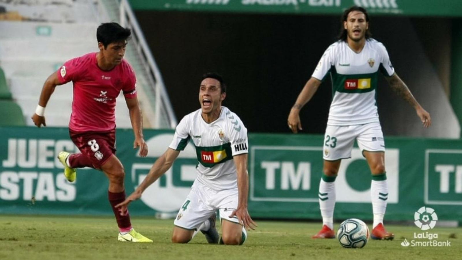 L'il·licità Folch protesta per una jugada del partit