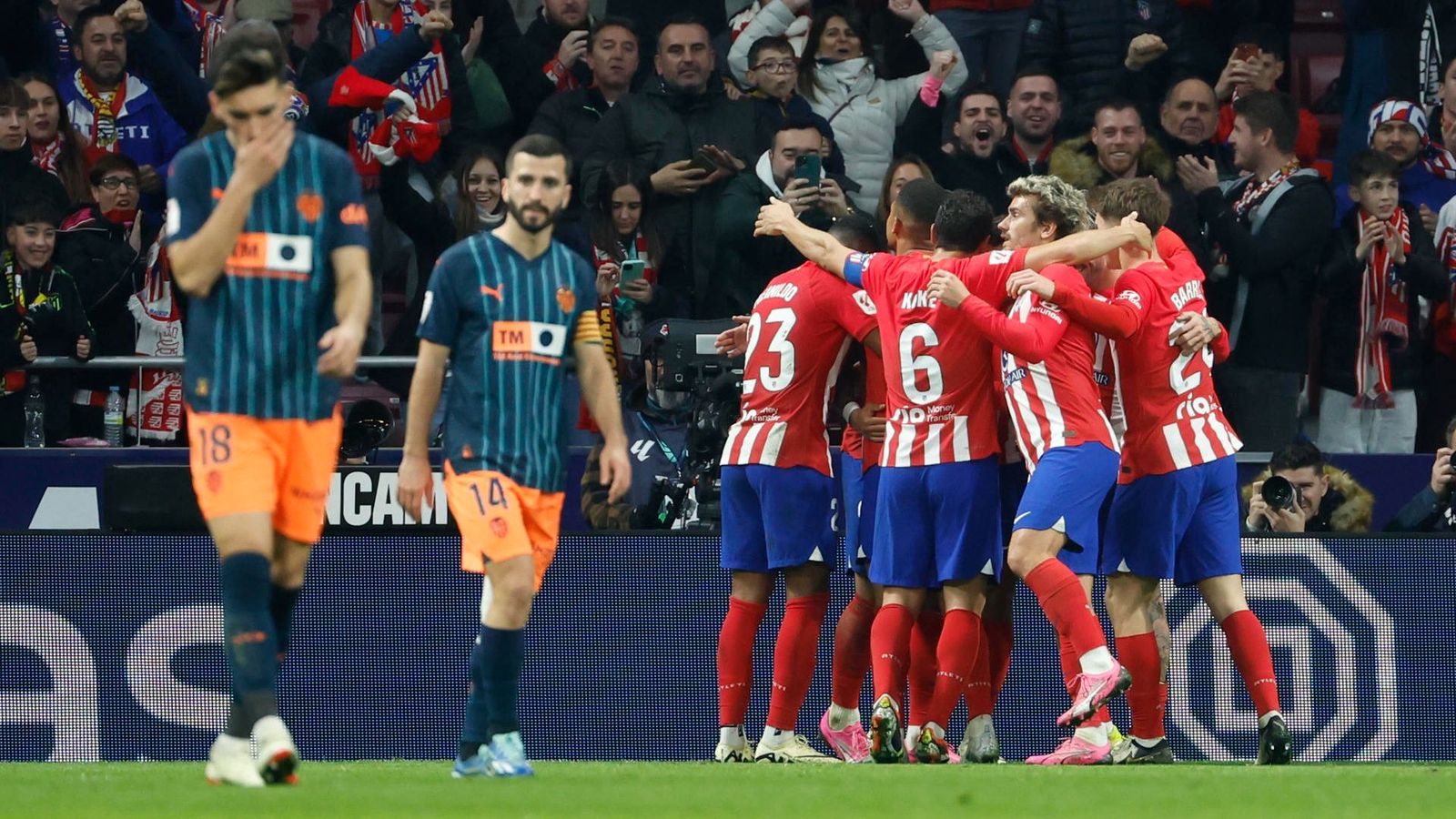 Els jugador de l'Atlètic celebren un dels gols