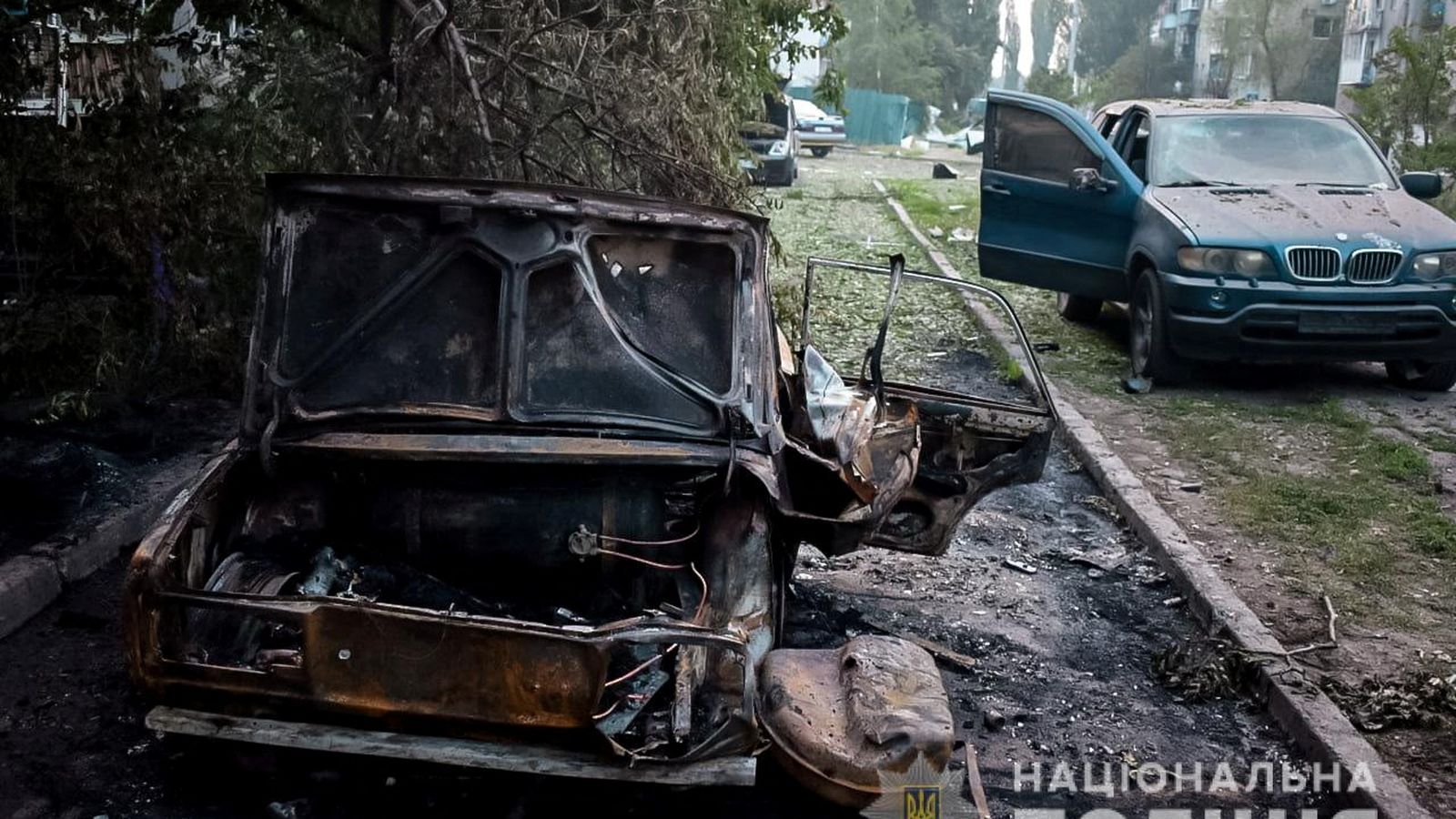 Vehicles destruïts en un atac amb míssils a Sloviansk, a la regió de Donetsk