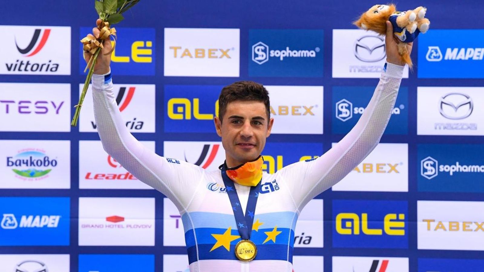 Sebastián Mora, en el podi amb la medalla d'or en puntuació