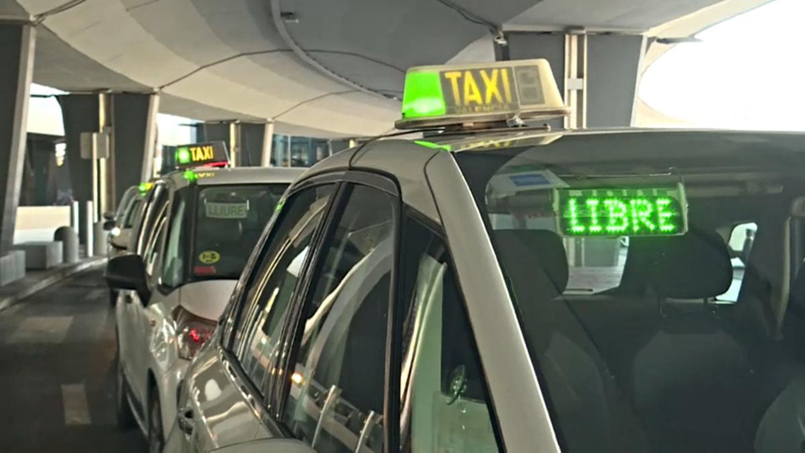 Taxis fent cua