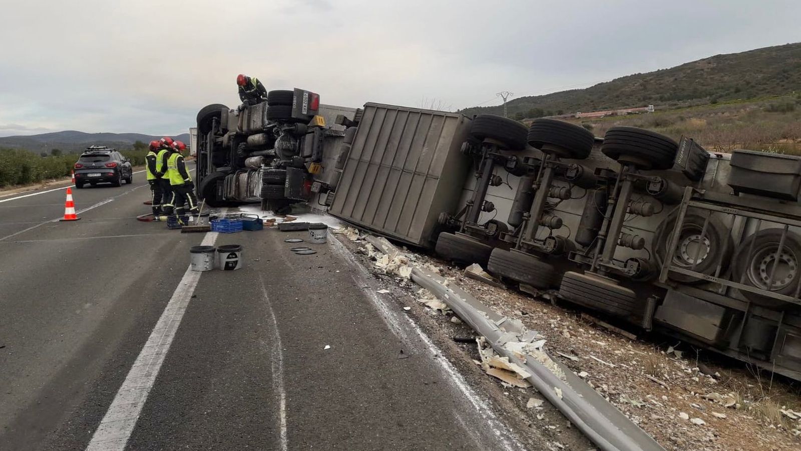 Imatge d'arxiu d'un accident d'un camió de l'AP7 a Alcalà de Xivert