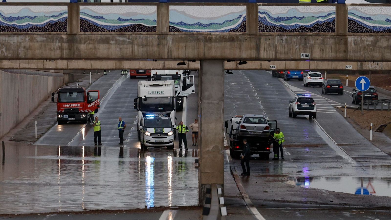 Les precipitacions, que han deixat més de 50 litres en només una hora, han obligat a tallar diverses carreteres al seu pas per Sagunt