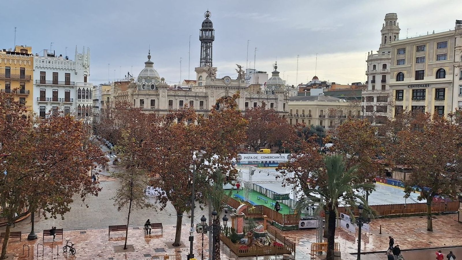 Panoràmica de la plaça de l'Ajuntament de València