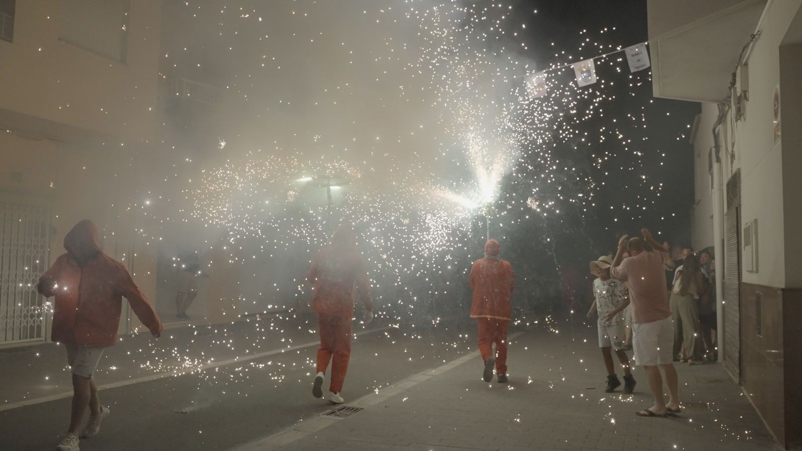 Beniflà: disfresses, colors i correfoc
