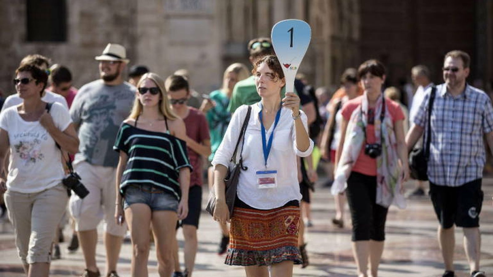Turistes al centre de València en una imatge d'arxiu