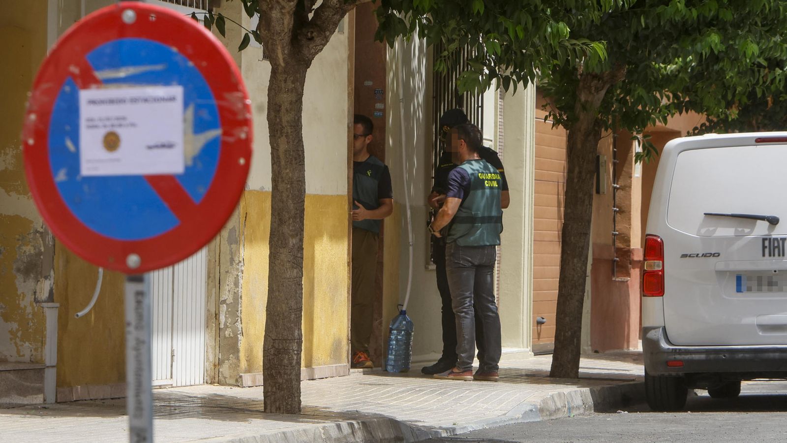 Dispositiu de la Guàrdia Civil desplegat a casa de la víctima, este dimarts