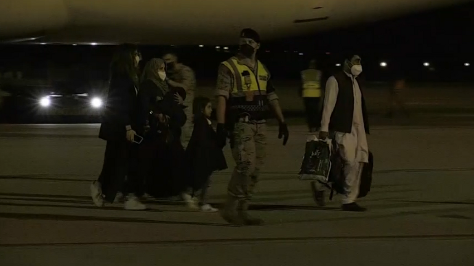 Afganesos evacuats arriben aquest dimarts a Torrejón d'Ardoz