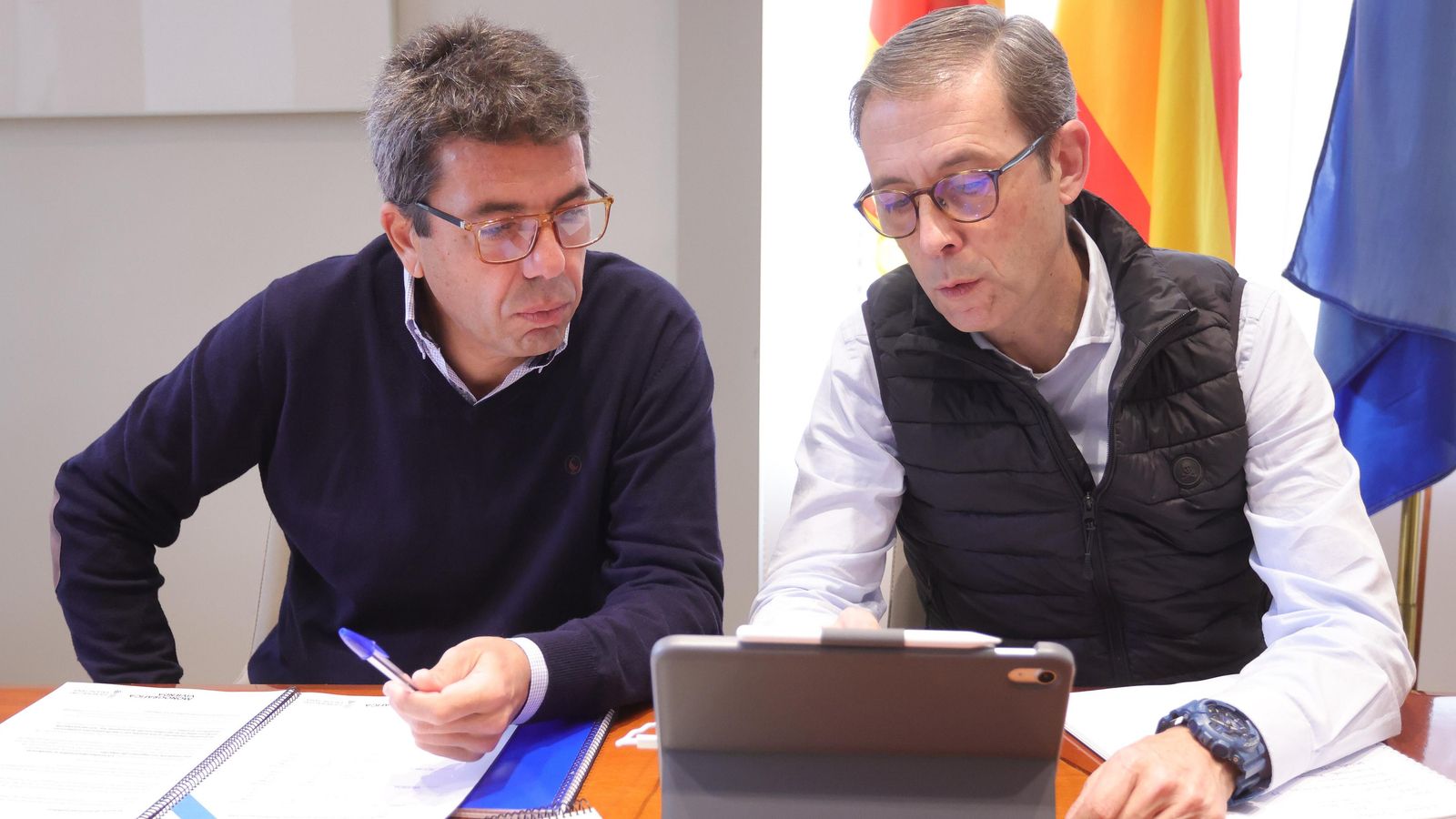 Carlos Mazón amb el secretari autonòmic d'habitatge Sebastián Fernández