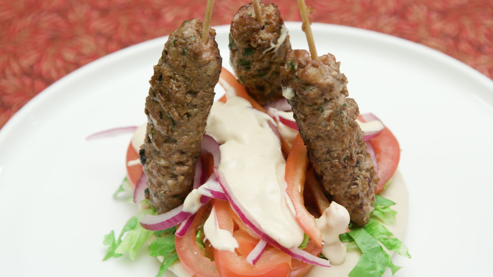 Kebab de corder amb iogurt picant