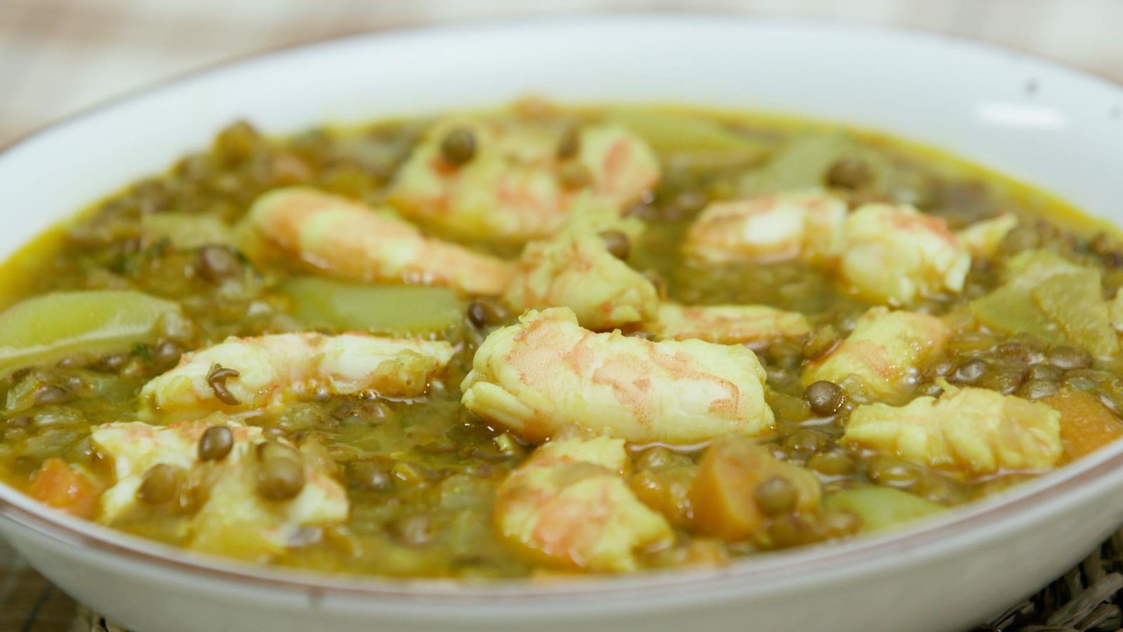 Llentilles amb llagostins i poma