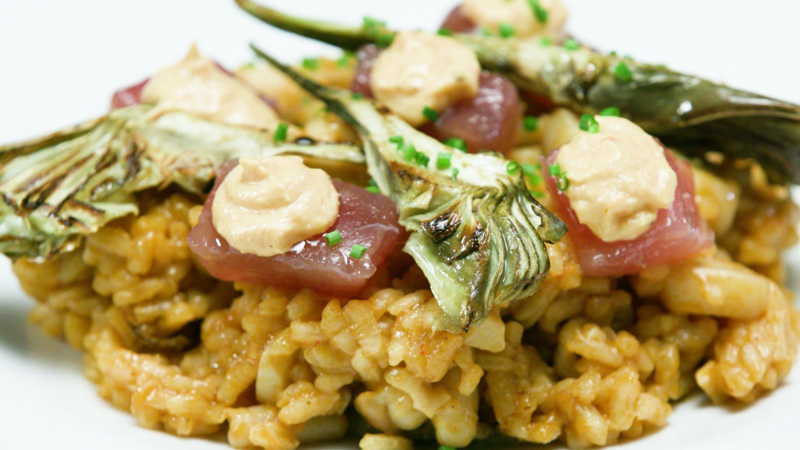Arròs de carxofes, tonyina i romesco