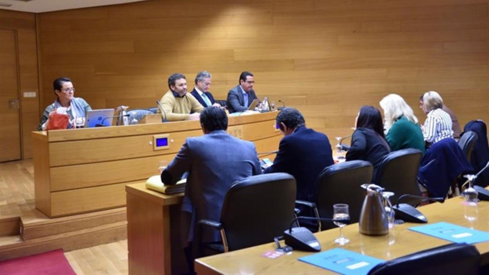 Ajornades les compareixences a les Corts de Torró i Orengo per no poder notificar-los-ho. Ajornades les compareixences a les Corts de Torró i Orengo per no poder notificar-los-ho.