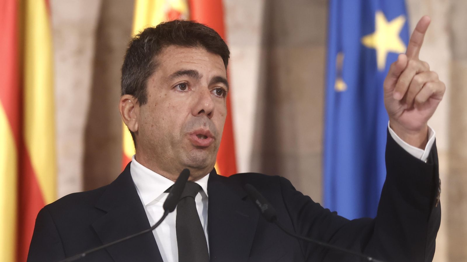 Mazón, en una roda de premsa en una imatge d'arixu Mazón, en una roda de premsa en una imatge d'arixu