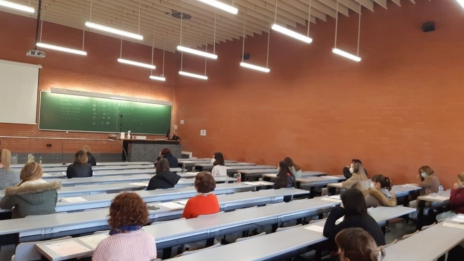 Candidats es presenten a una prova selectiva