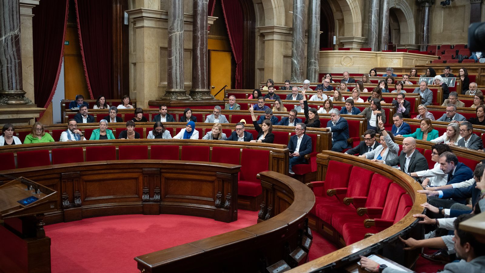 Diputats durant una sessió plenària en el Parlament de Catalunya