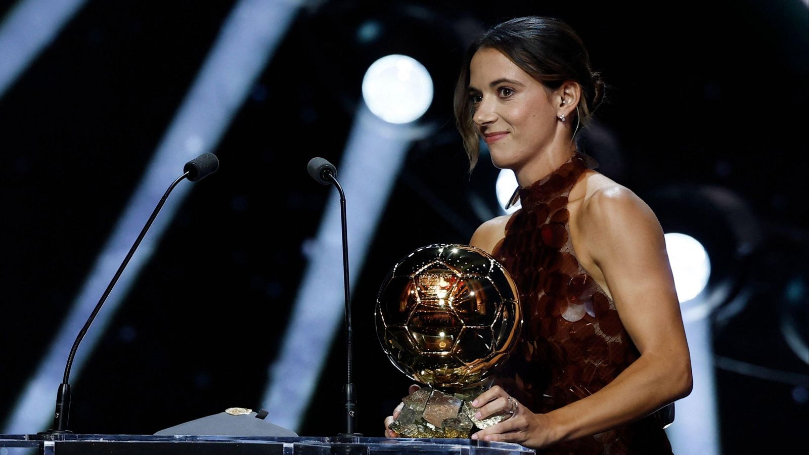 Aitana Bonmatí, amb el Baló d'Or
