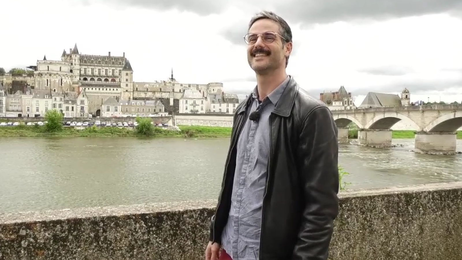Amb Antonio Carrillo, d’Onil, veurem el castell d’Amboise, un edifici que domina el riu Loira des d’un turó