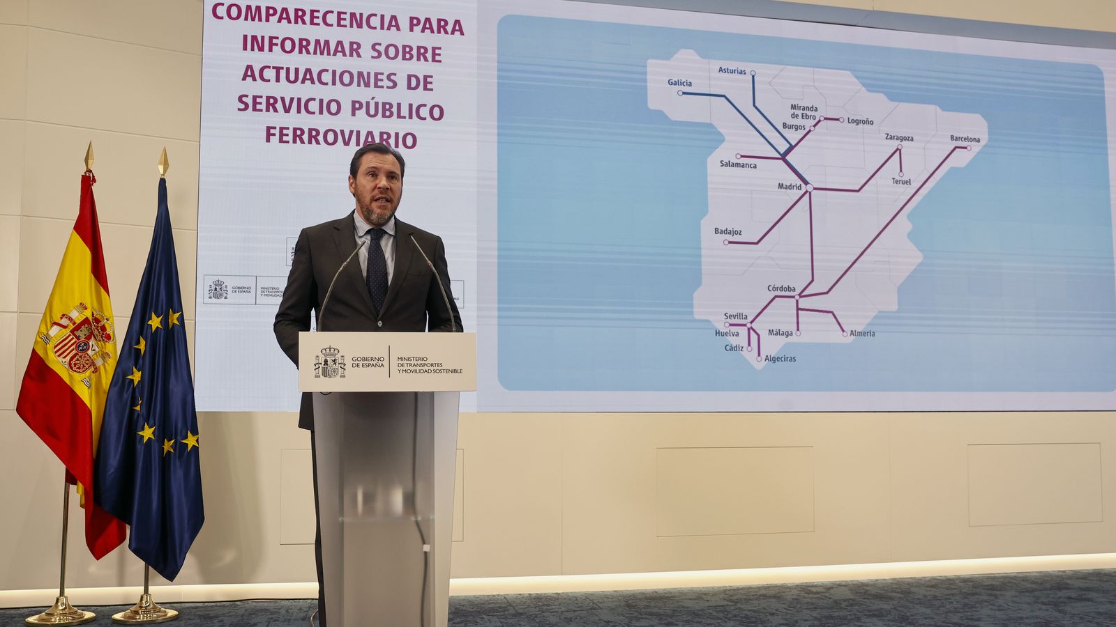 El ministre de Transports i Mobilitat Sostenible, Óscar Puente, explica la redistribució de trens entre les diferents autonomies