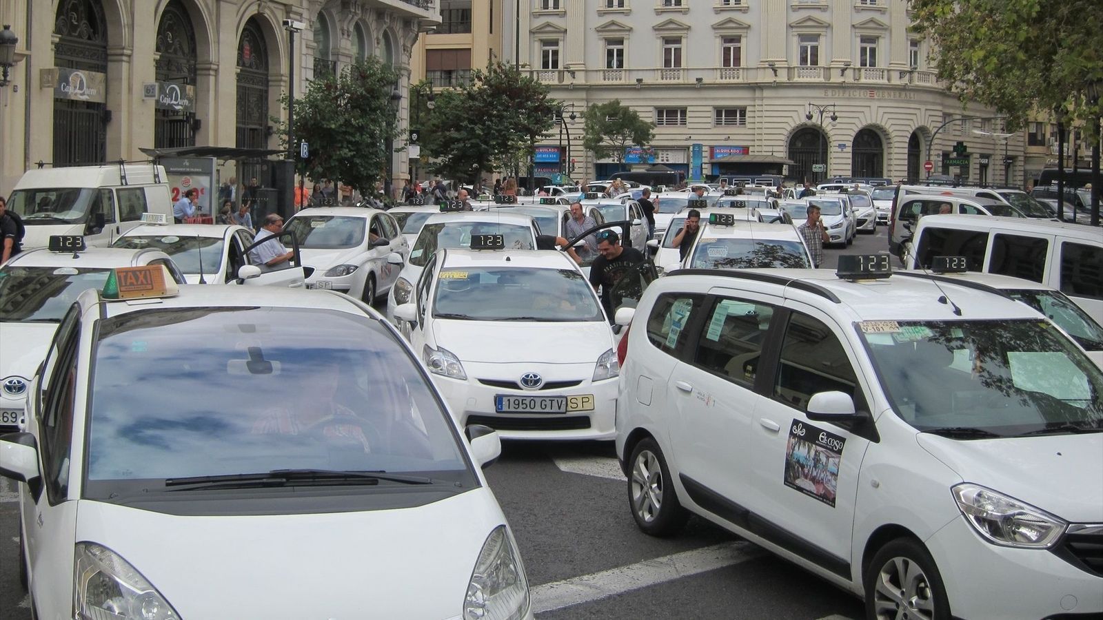 Imatge d'una protesta del sector del taxi a València