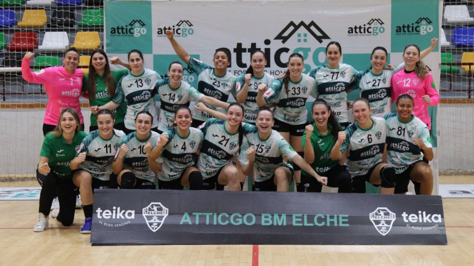 La plantilla de l'Handbol Elx en l'últim partit