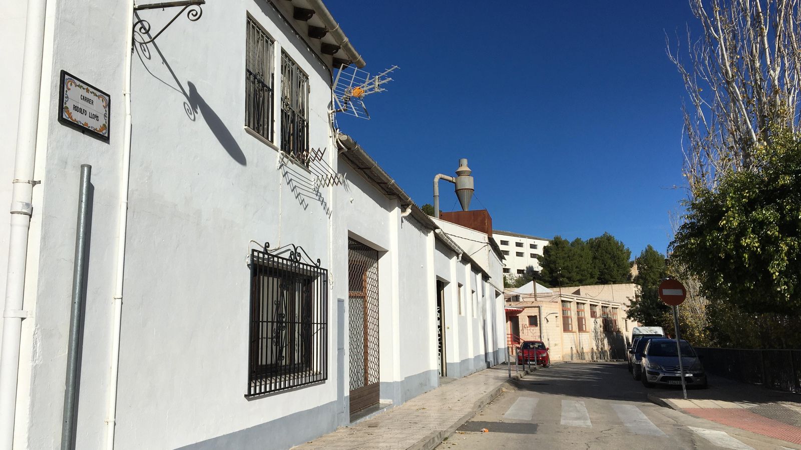 Carrer Rodolfo Llopis a Callosa d’en Sarrià, davant del Centre de Salut de la localitat