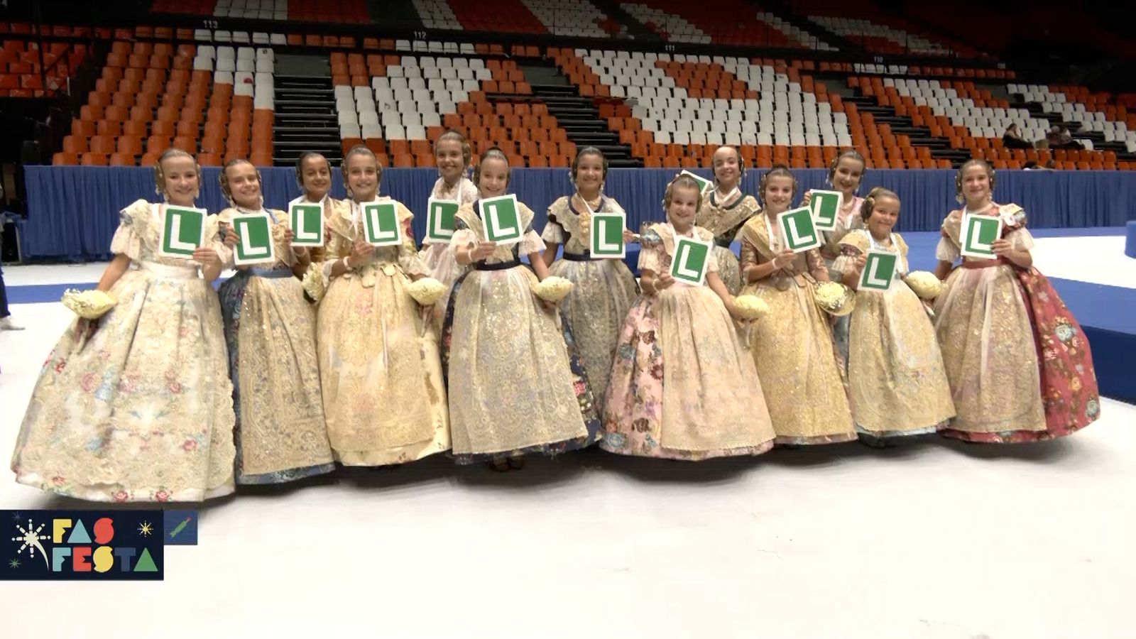 Vivim els primers moments de les 26 candidates a falleres majors de València