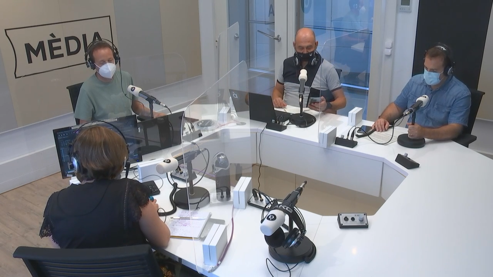 Bernat Picó i l'equip de la pròrroga d'Esports À Punt