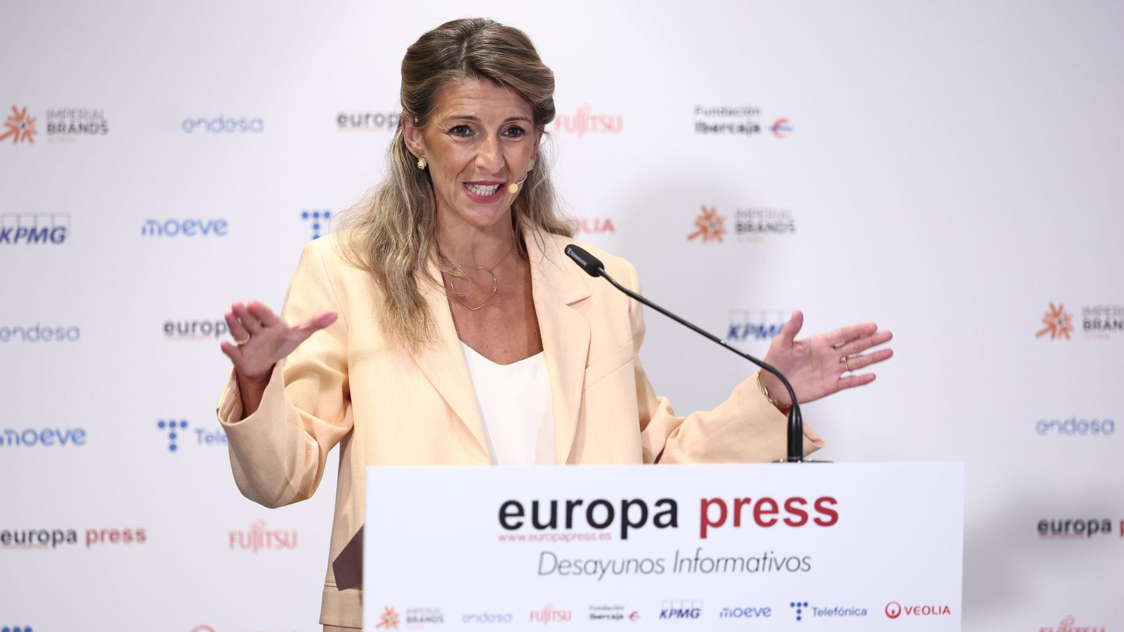 La vicepresidenta segona del govern espanyo, Yolanda Díaz, en el desdejuni informatiu d'Europa Press