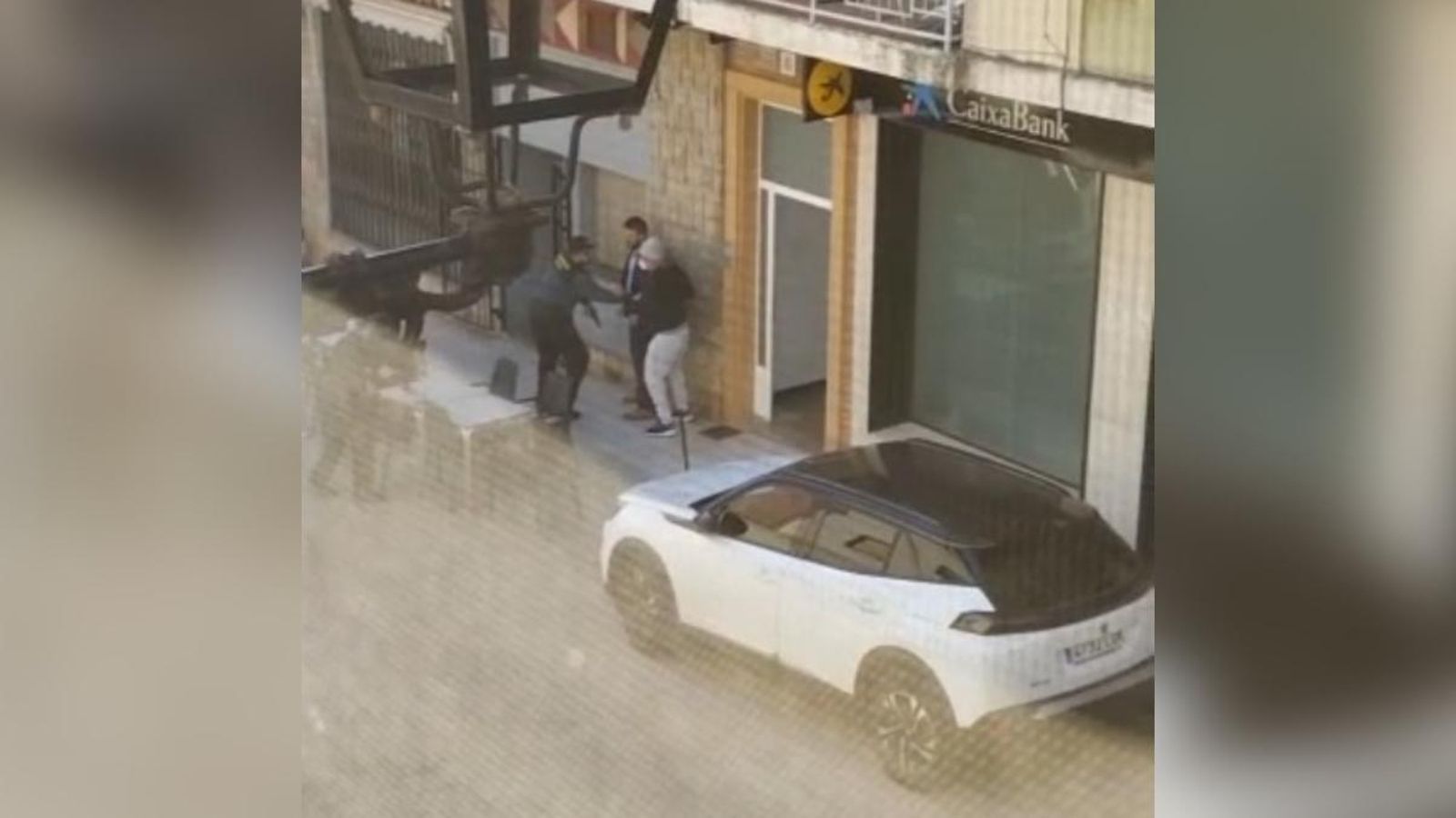 Busquen dos atracadors fugits després d'assaltar un banc a la Llosa de Ranes