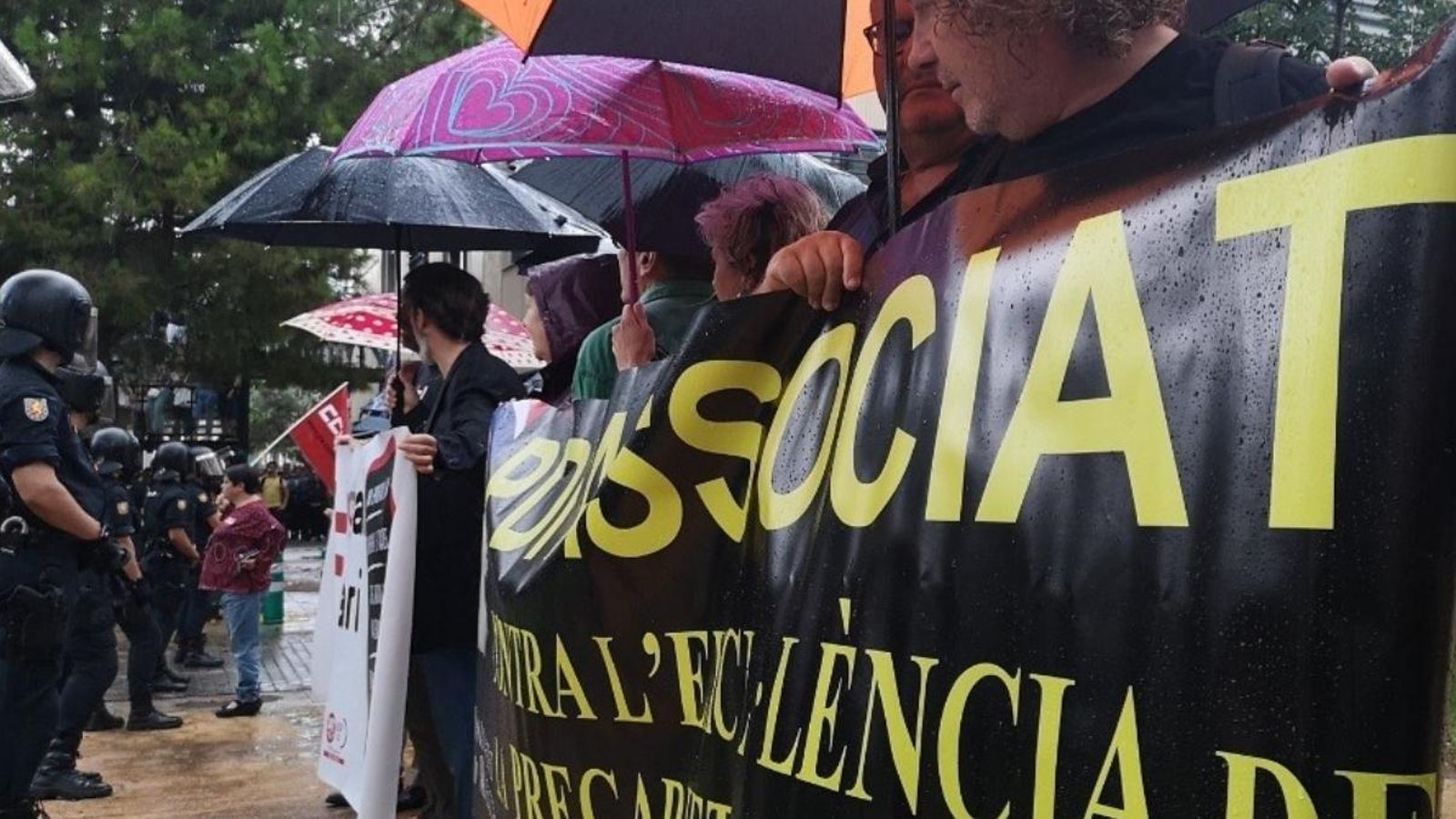 El professorat associat demana millors condicions laborals