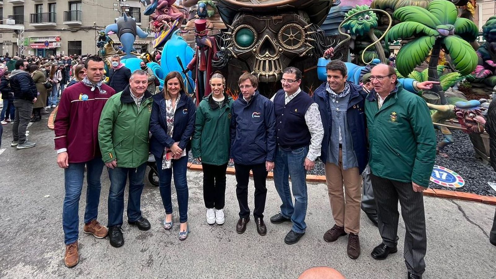 Representants del Partit Popular a la Comunitat Valenciana, amb l'alcalde de Madrid, al centre en la falla Convent Jerusalem