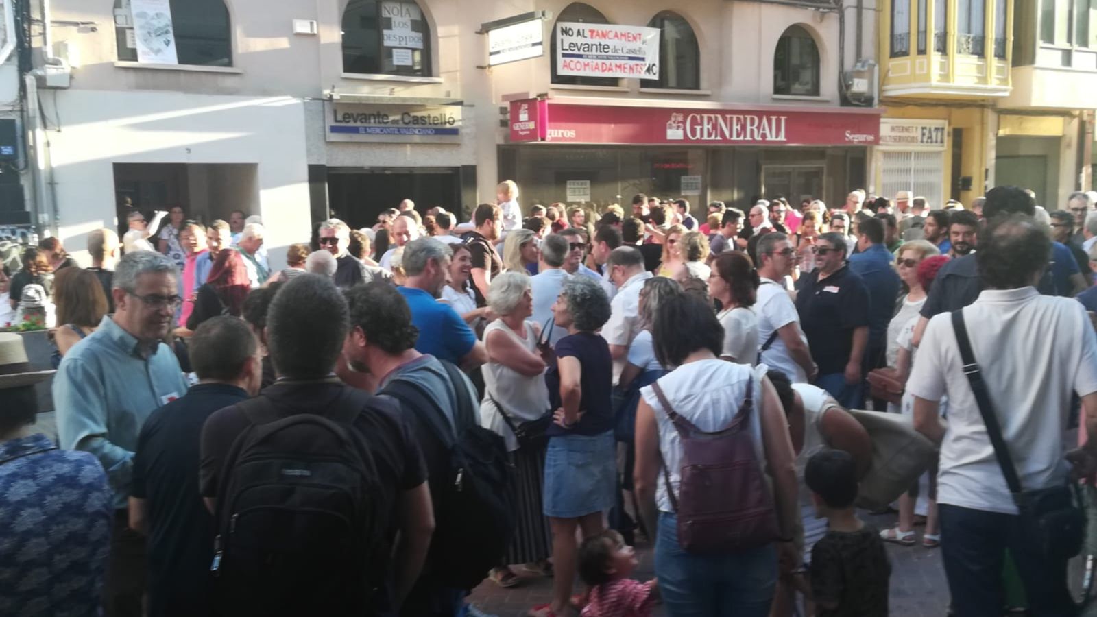 Treballadors, companys de professió i membres de la societat civil s'han concentrat en senyal de protesta