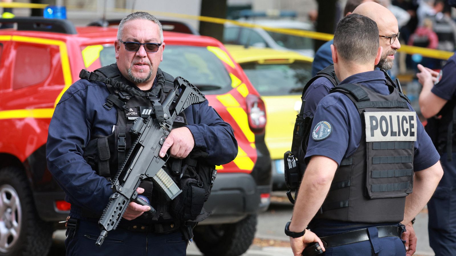 Dispositiu de la policia francessa a les portes del centre d'educació