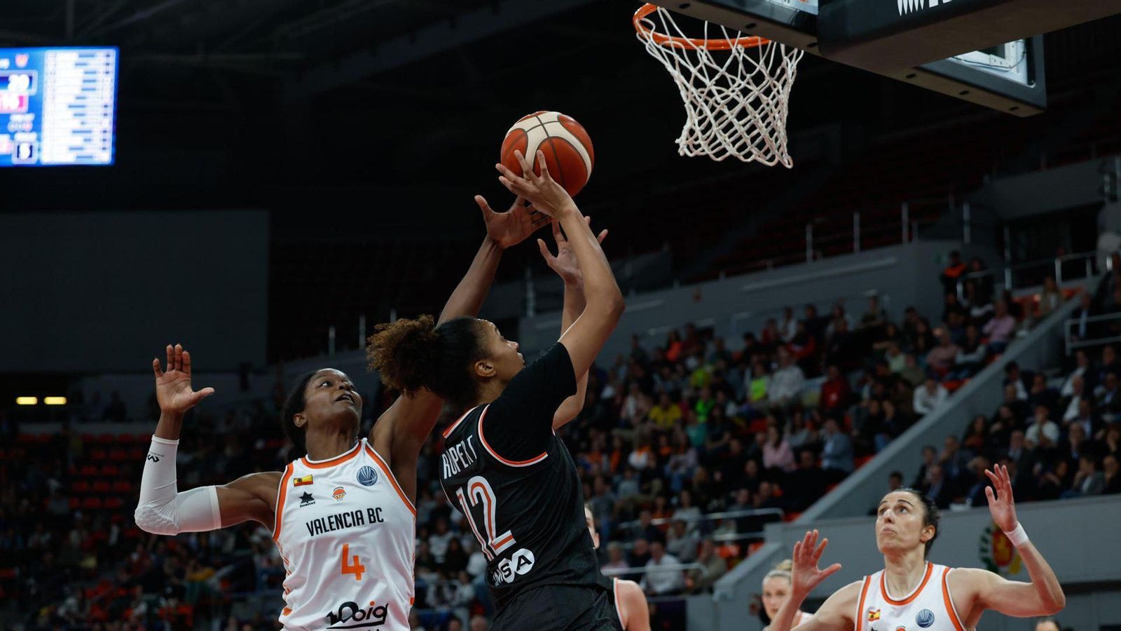 Nadia Fingall, en una acció del duel