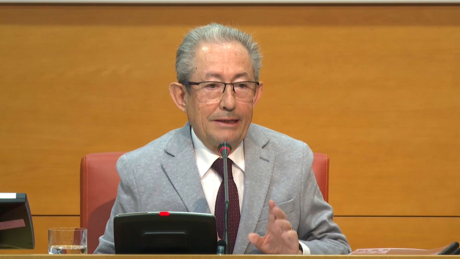 El síndic de greuges, Ángel Luna