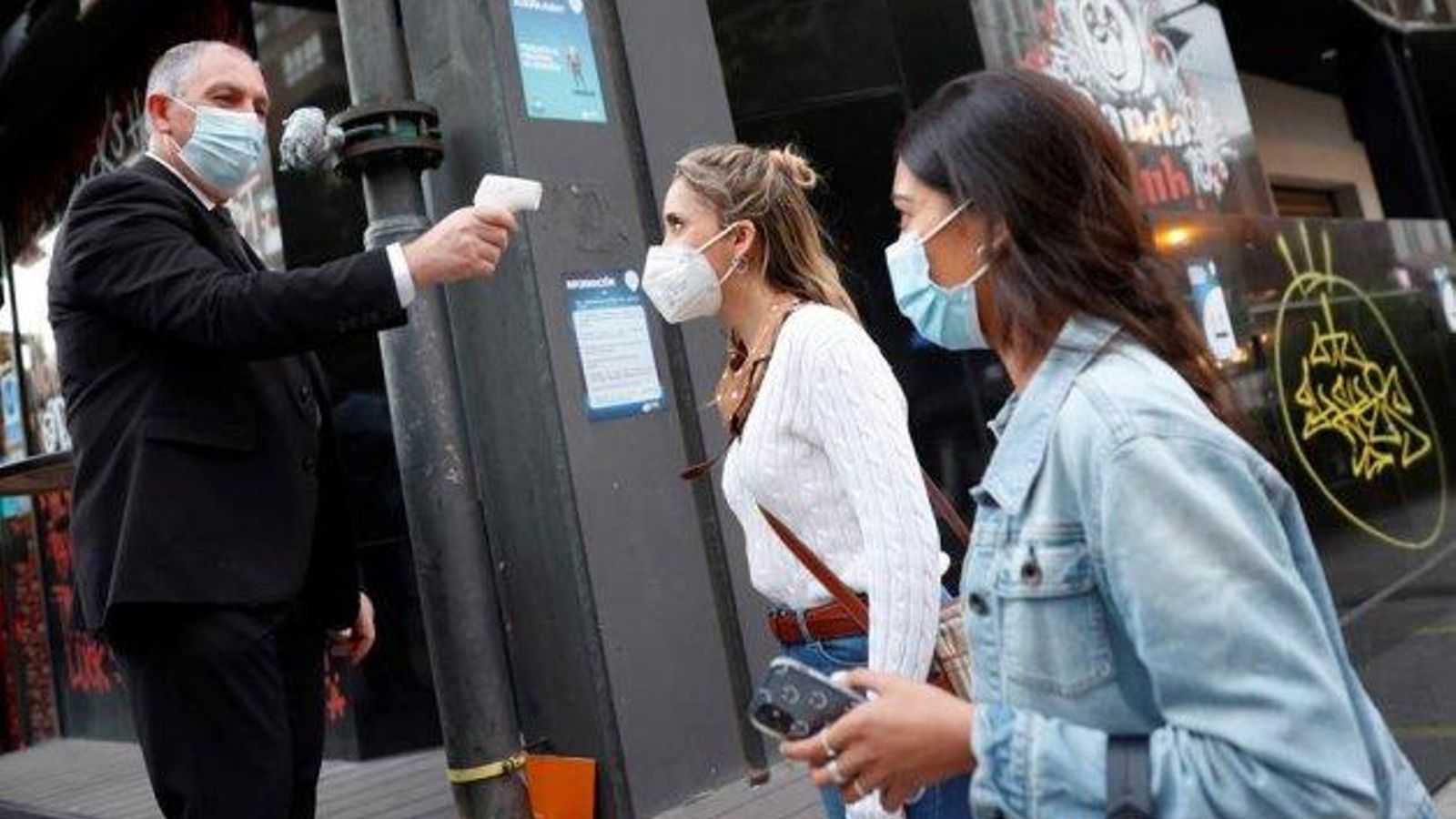 Control de temperatura per a l'accés a una discoteca