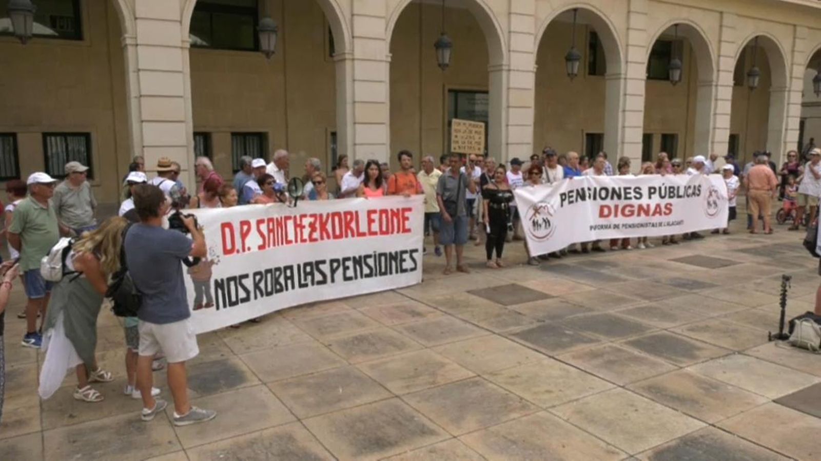 A Alacant es concentren per unes pensions dignes A Alacant es concentren per unes pensions dignes